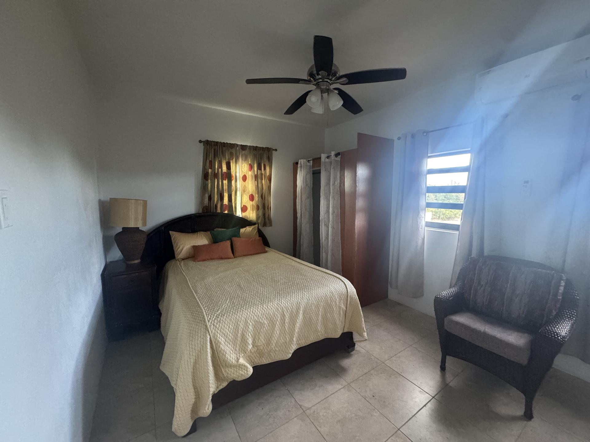 Glass Shack — 2BR Apartment with Pool